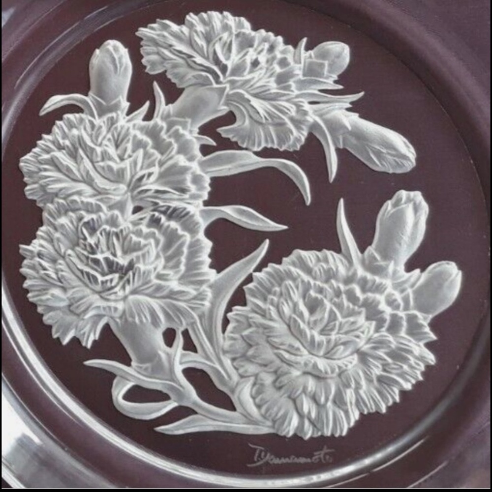 Crystal Flower of the Month Crystal Plate by Hoya Signed T Yamamoto - May